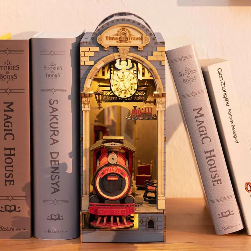 Robotime Rolife-Nooks de libros, serie de historias en libros, 4 tipos, muebles de casa en miniatura de madera DIY, Sakura Densya TGB01, envío directo