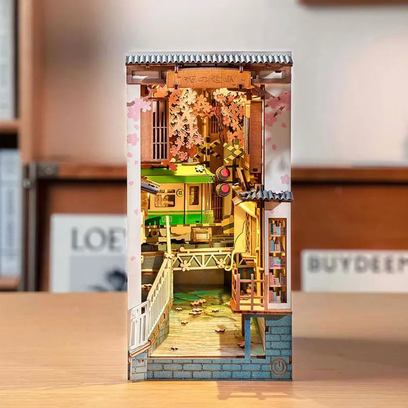 Robotime Rolife-Nooks de libros, serie de historias en libros, 4 tipos, muebles de casa en miniatura de madera DIY, Sakura Densya TGB01, envío directo